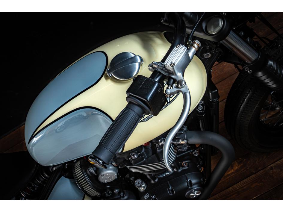 TRIUMPH Bonneville Bobber 1200 prépa UNIQUE