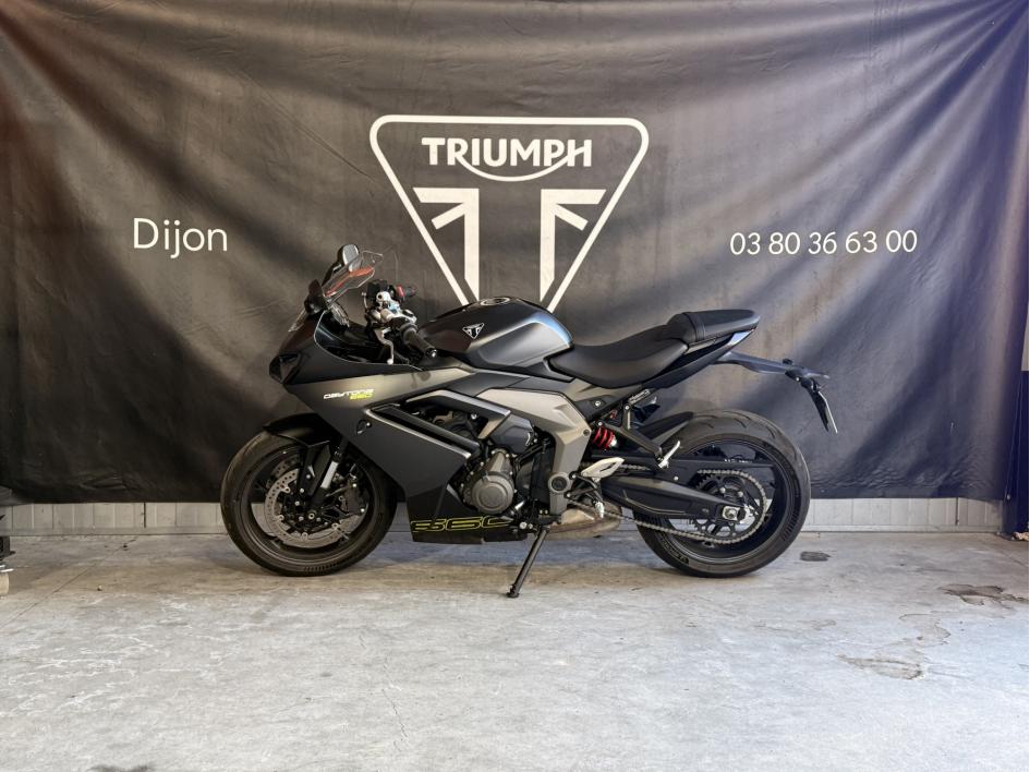 TRIUMPH 	DAYTONA 660